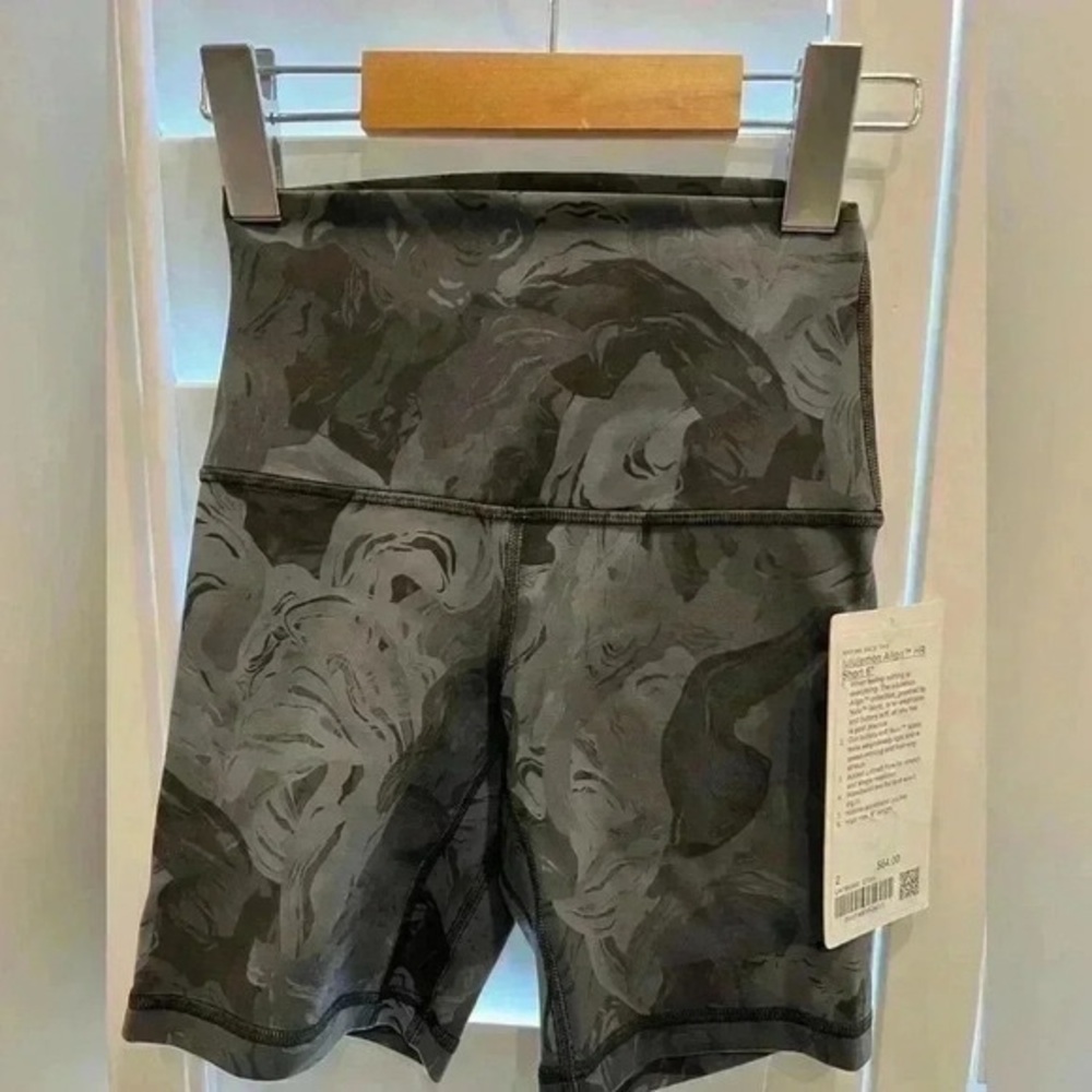 LululemonAlign HR  short 6